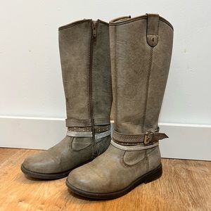 Girls boots
